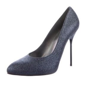 Stuart Weitzman “Dagger” spiked heel